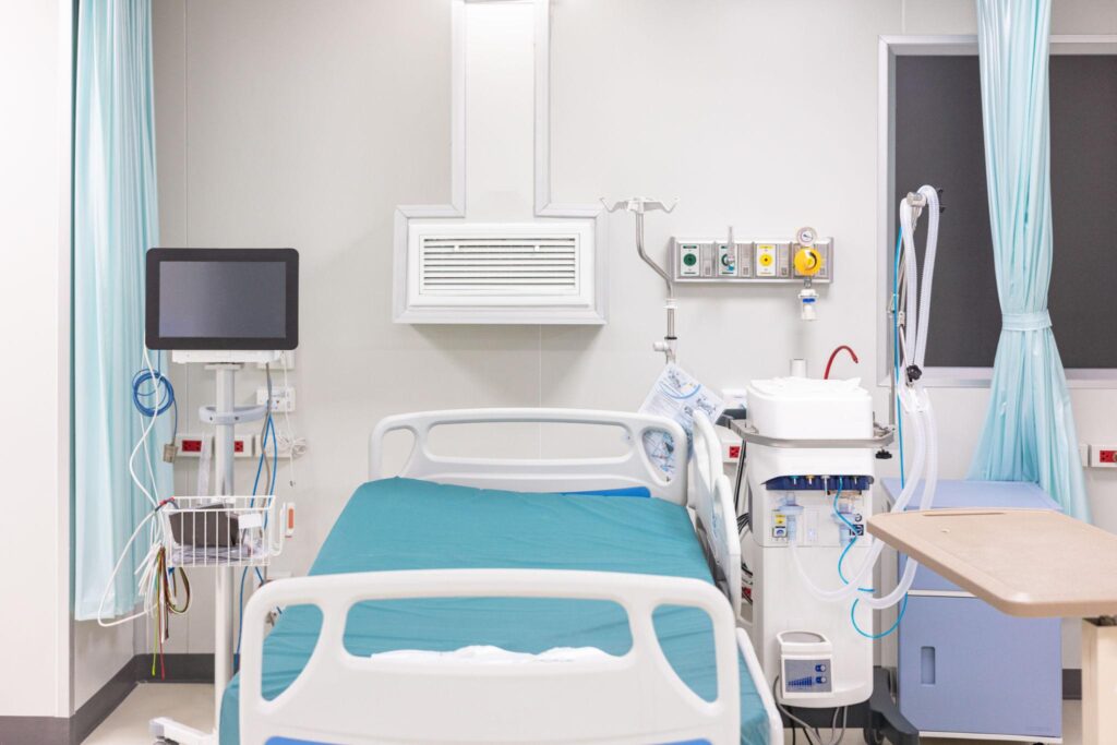 ICU (Intensive Care Unit)